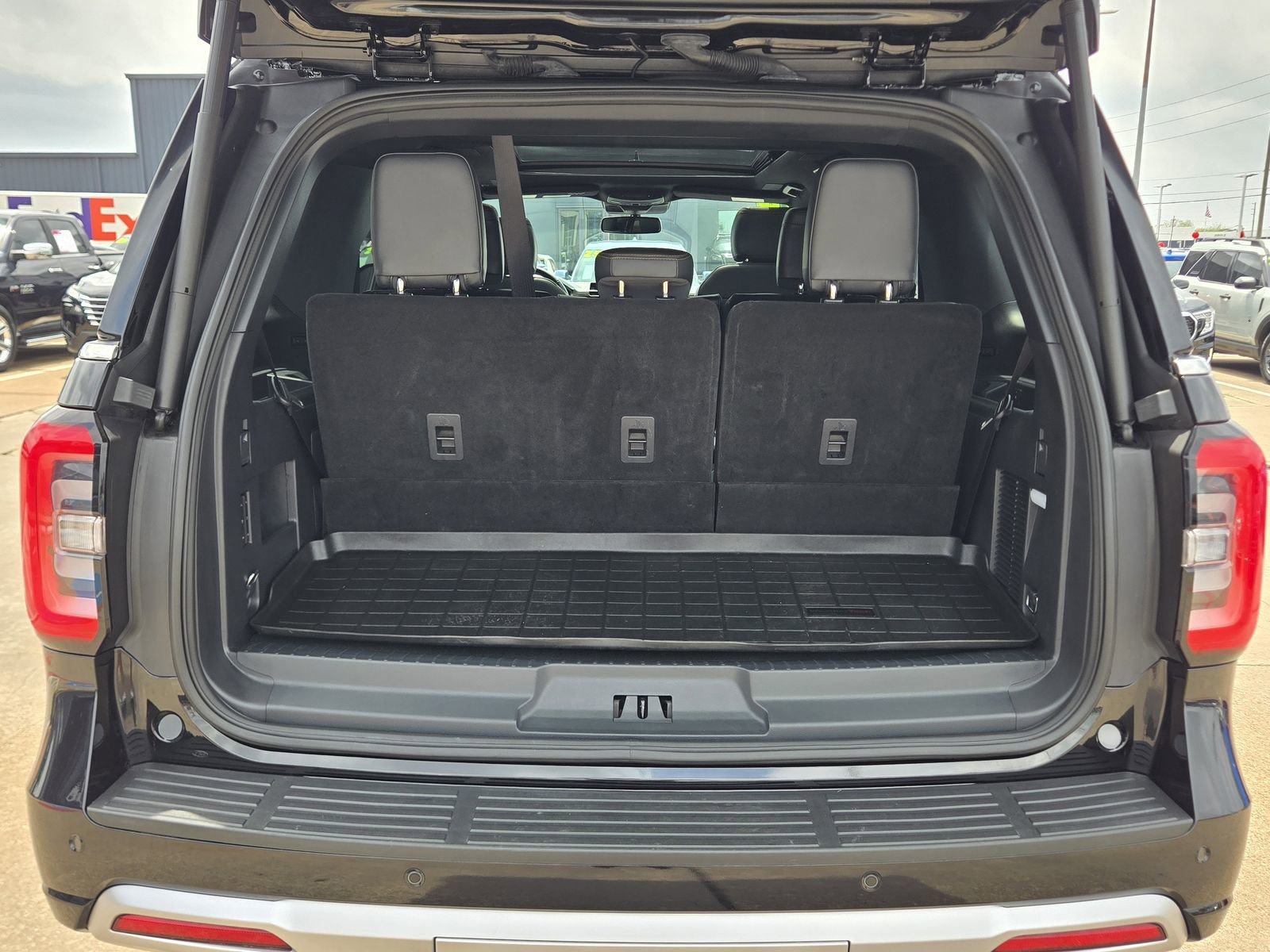 Used 2024 Ford Expedition Platinum RWD image 11