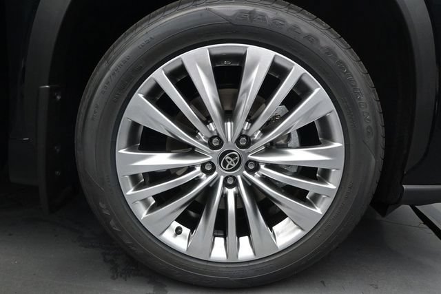 New 2026 Toyota Highlander Platinum AWD/4WD image 18