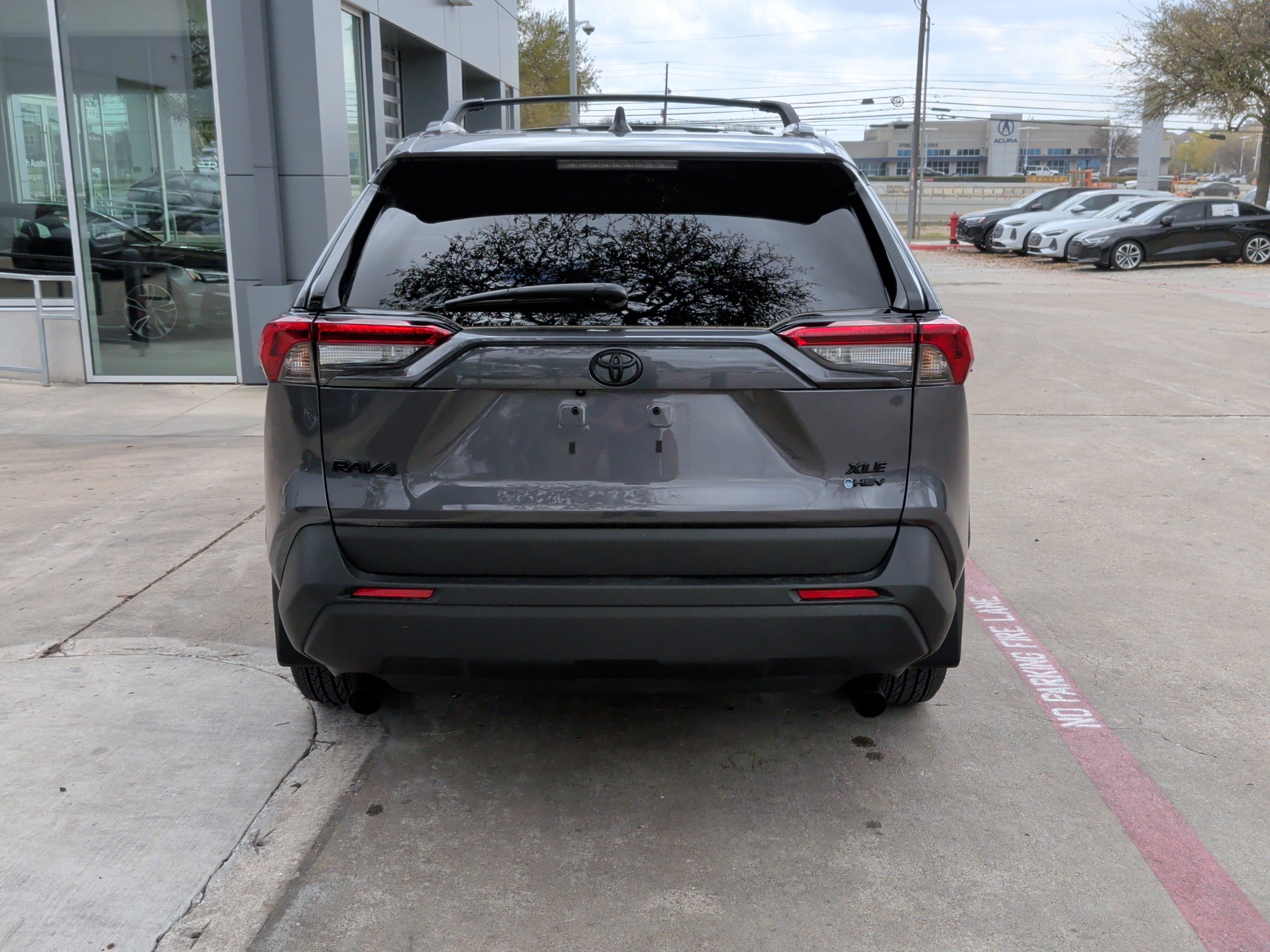 Used 2025 Toyota RAV4 XLE w/ Convenience Package image 9