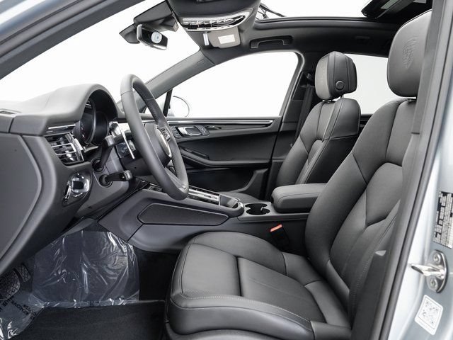 Certified 2025 Porsche Macan AWD/4WD image 6