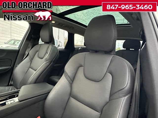 Used 2025 Volvo XC60 B5 Plus AWD/4WD image 11