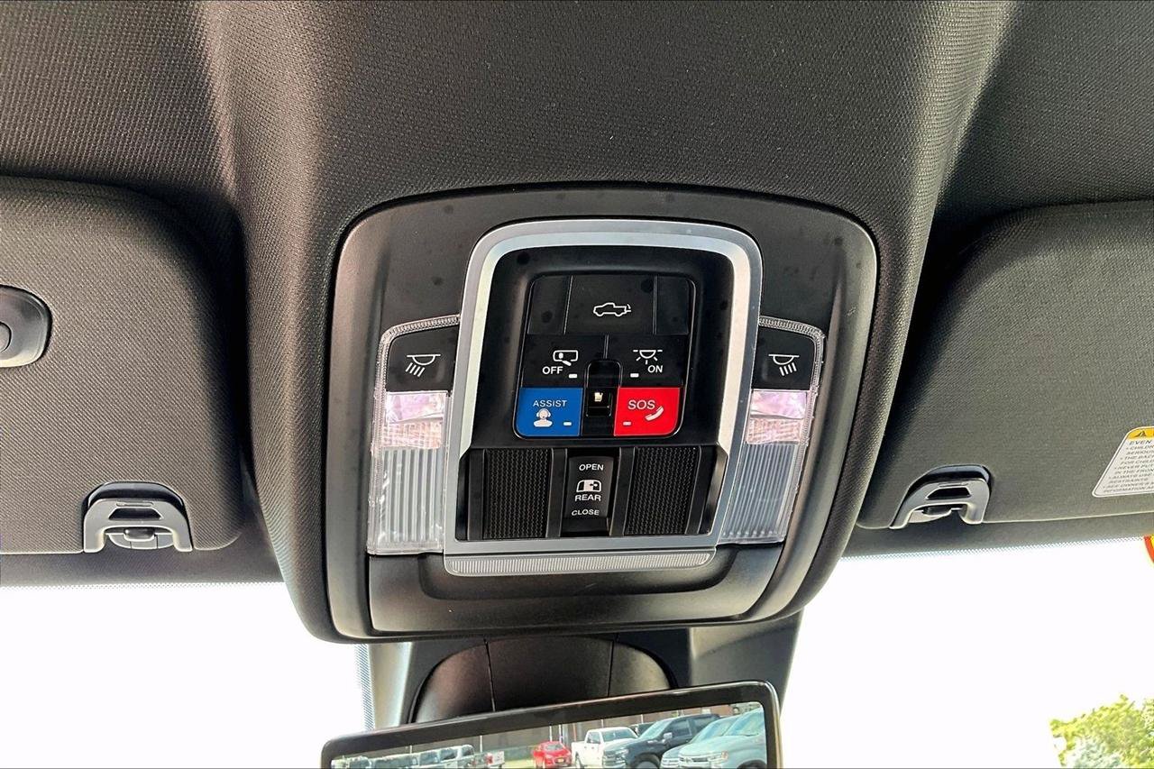 Used 2023 RAM 1500 Limited AWD/4WD image 17