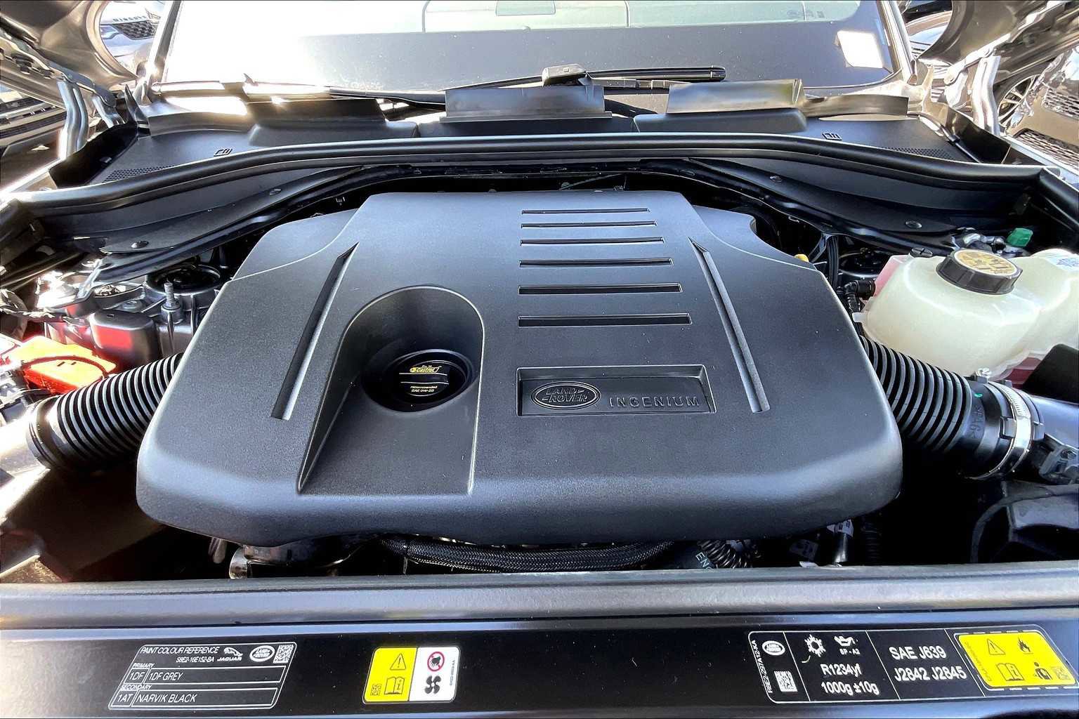 Used 2025 Land Rover Range Rover Sport SE image 13