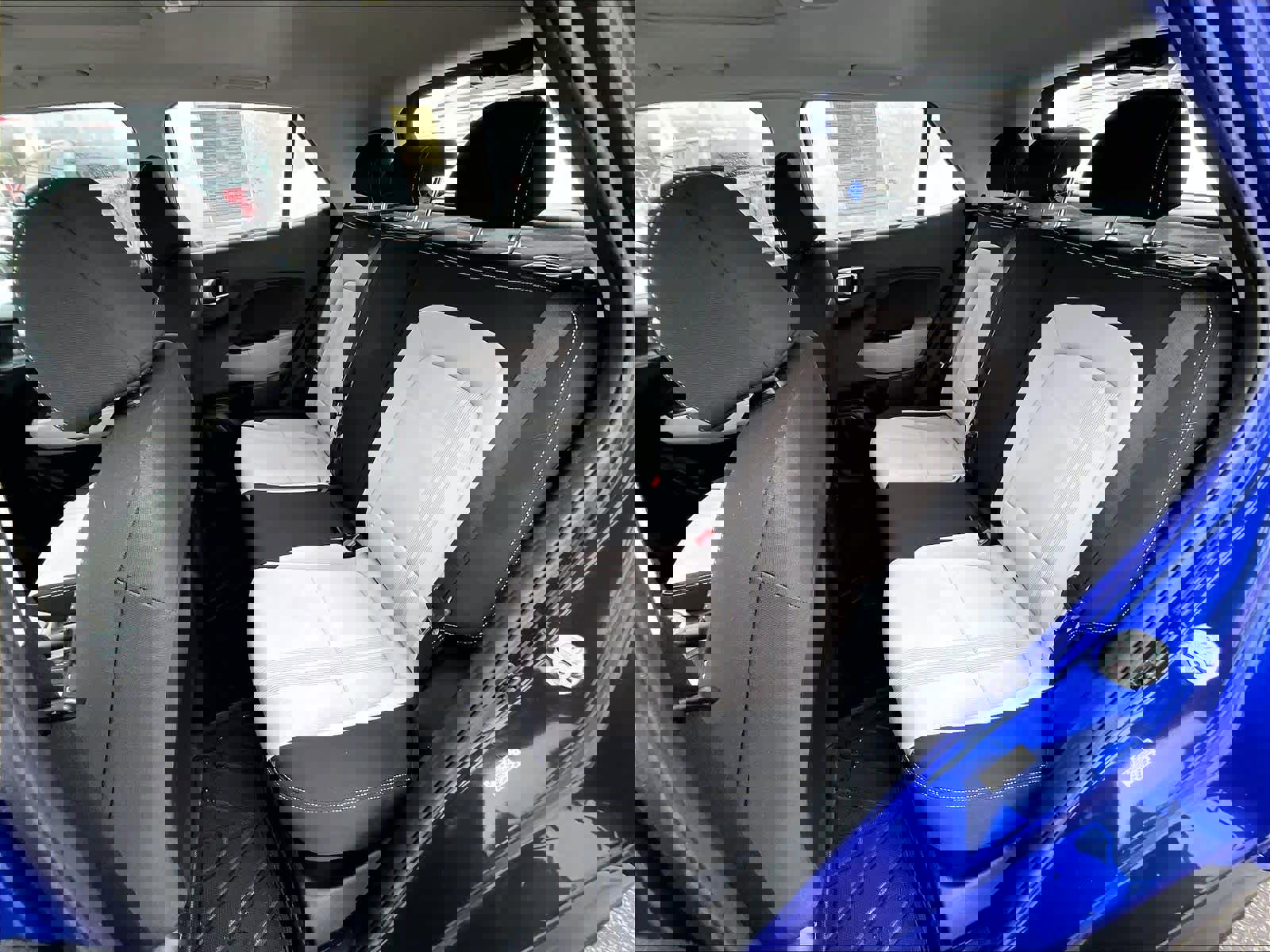 Used 2023 Hyundai Venue SEL image 15