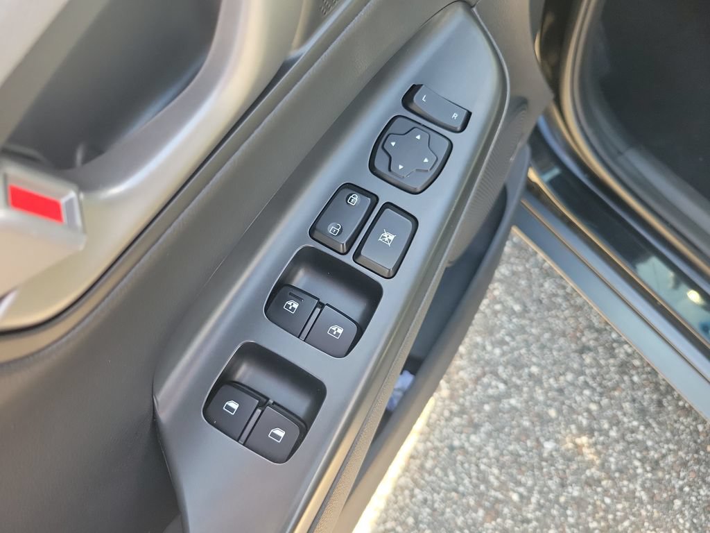 Used 2021 Hyundai Kona Limited FWD image 13