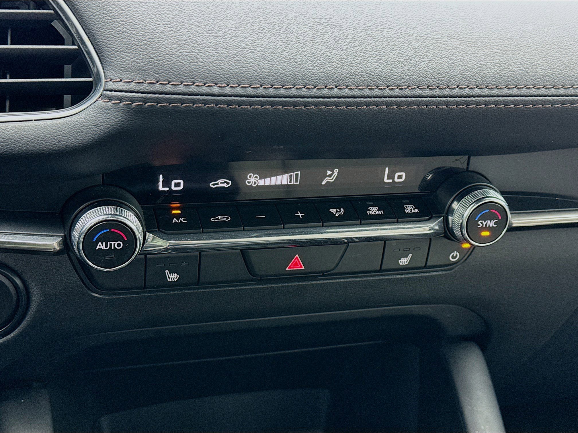 Used 2024 MAZDA MAZDA3 s image 12