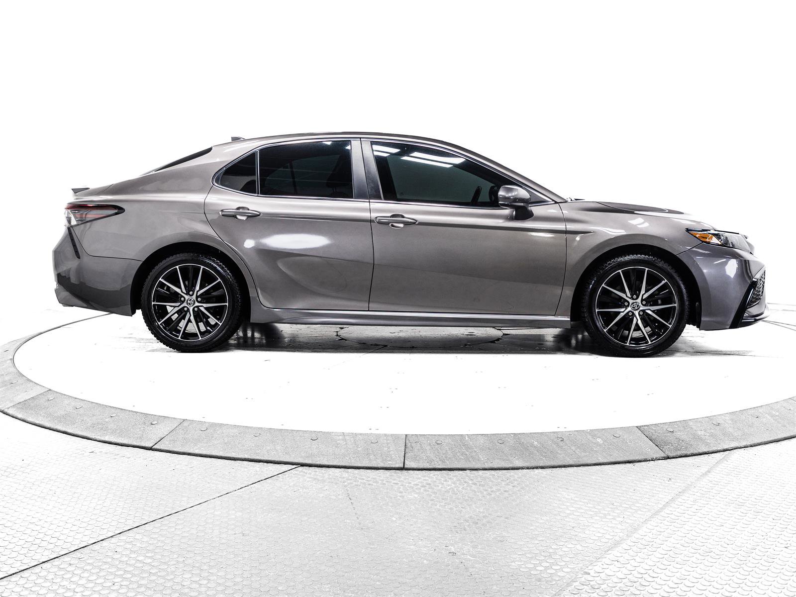 Certified 2021 Toyota Camry SE image 12