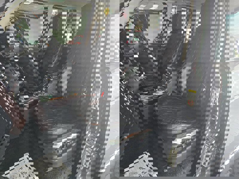 Used 2007 Land Rover Range Rover HSE image 9