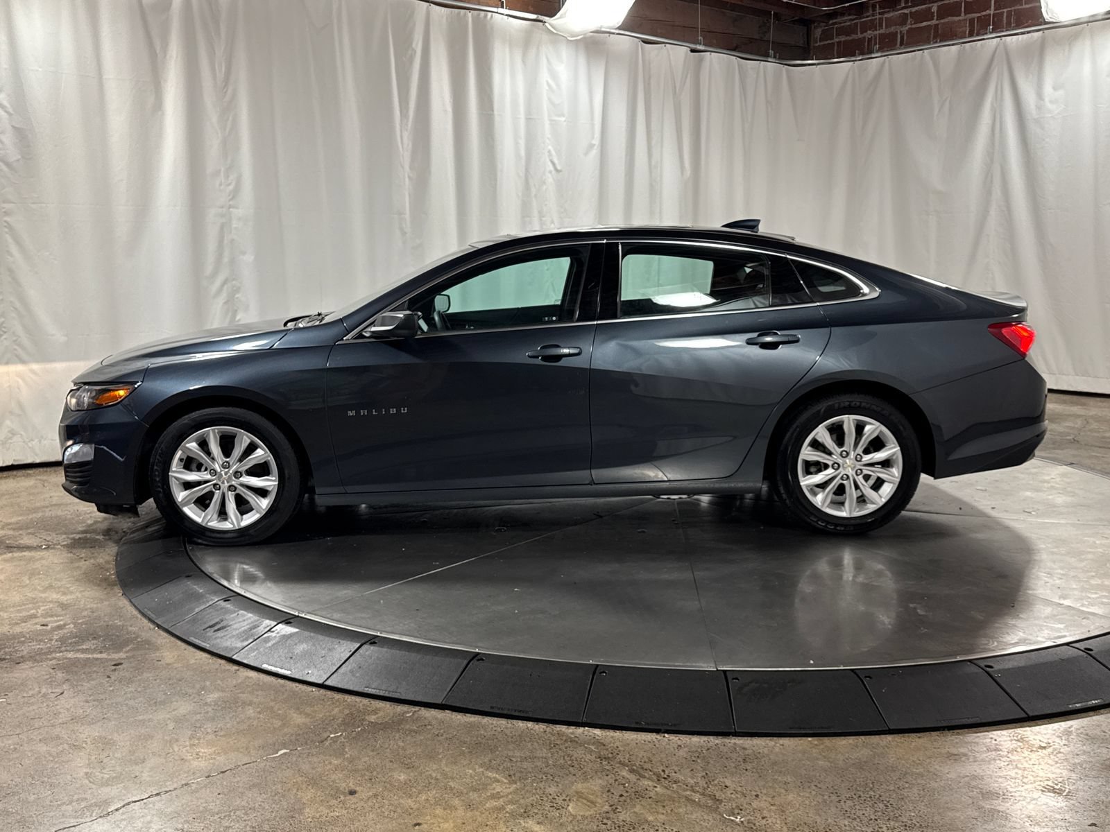 Used 2021 Chevrolet Malibu LT FWD image 6