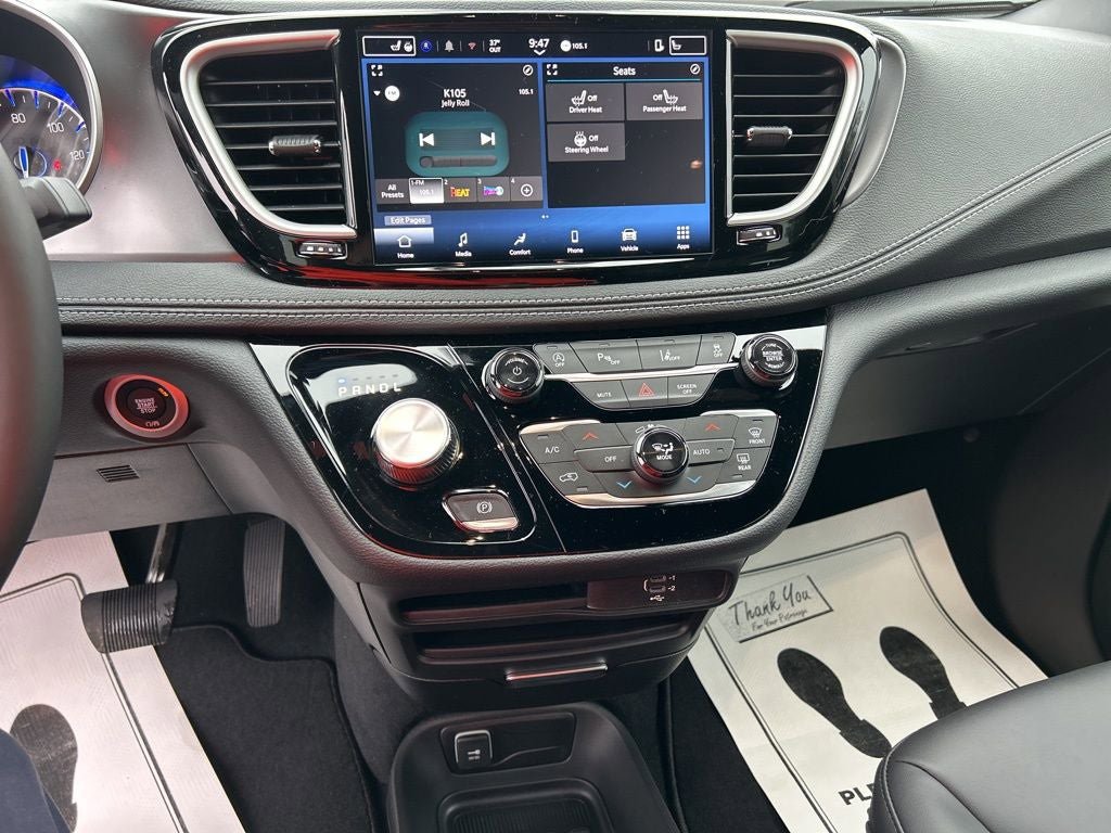 New 2026 Chrysler Pacifica Select AWD/4WD image 16
