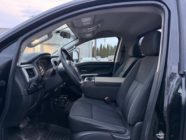 Used 2017 Nissan Titan SV image 10