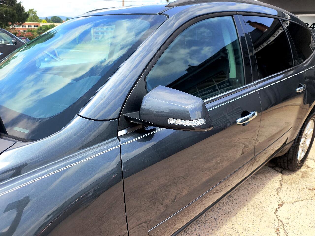 Used 2010 Chevrolet Traverse LT image 28