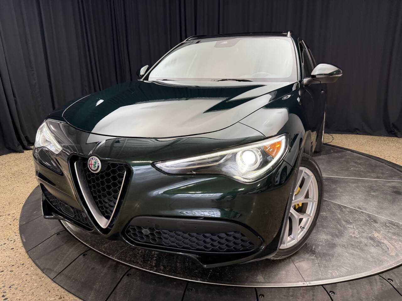 Used 2018 Alfa Romeo Stelvio Ti Sport image 3