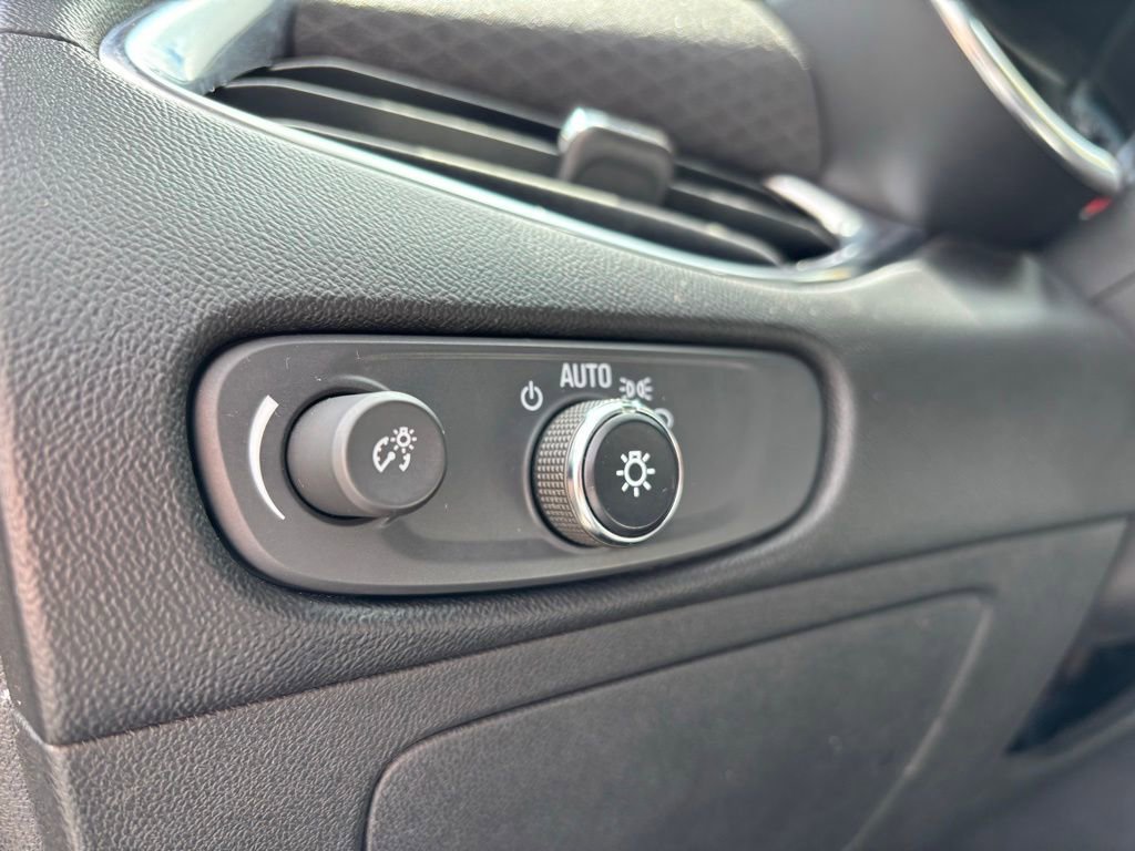 Used 2017 Chevrolet Malibu LT FWD image 20