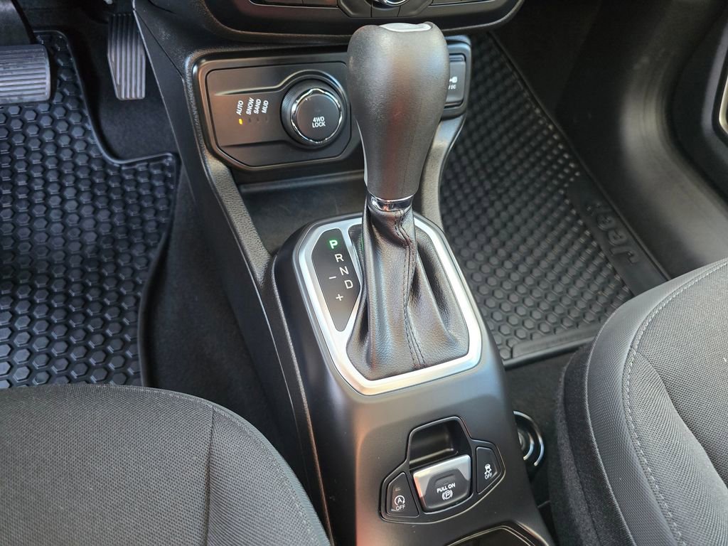 Used 2023 Jeep Renegade Latitude w/ Sun/Sound Group AWD/4WD image 27