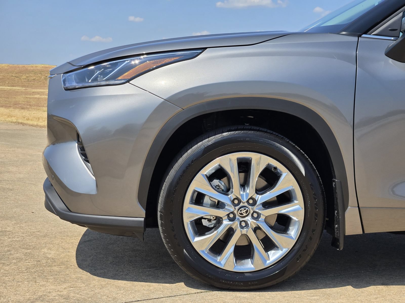 New 2026 Toyota Highlander Limited AWD/4WD image 10