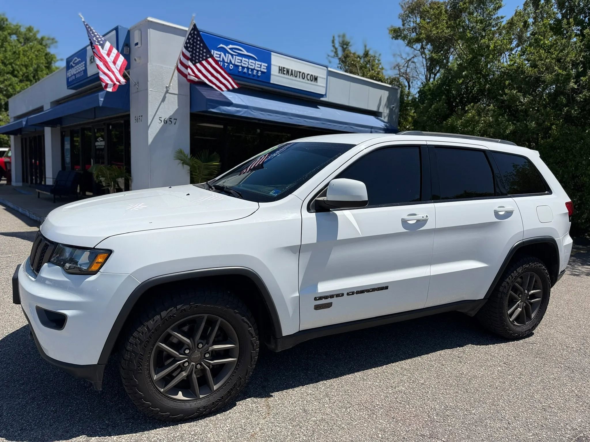 Used 2016 Jeep Grand Cherokee Laredo 75th Anniversary AWD/4WD image 19