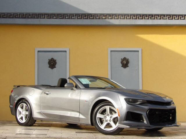 Used 2021 Chevrolet Camaro LT RWD image 3