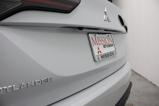 New 2026 Mitsubishi Outlander ES image 4