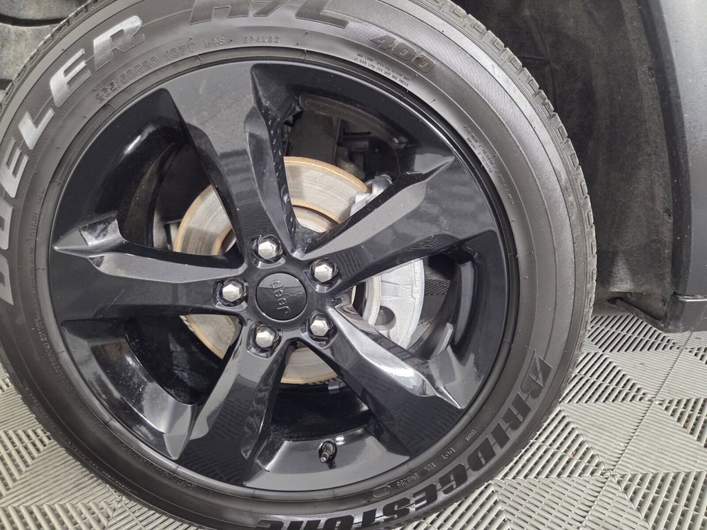 Certified 2025 Jeep Grand Cherokee Altitude image 11