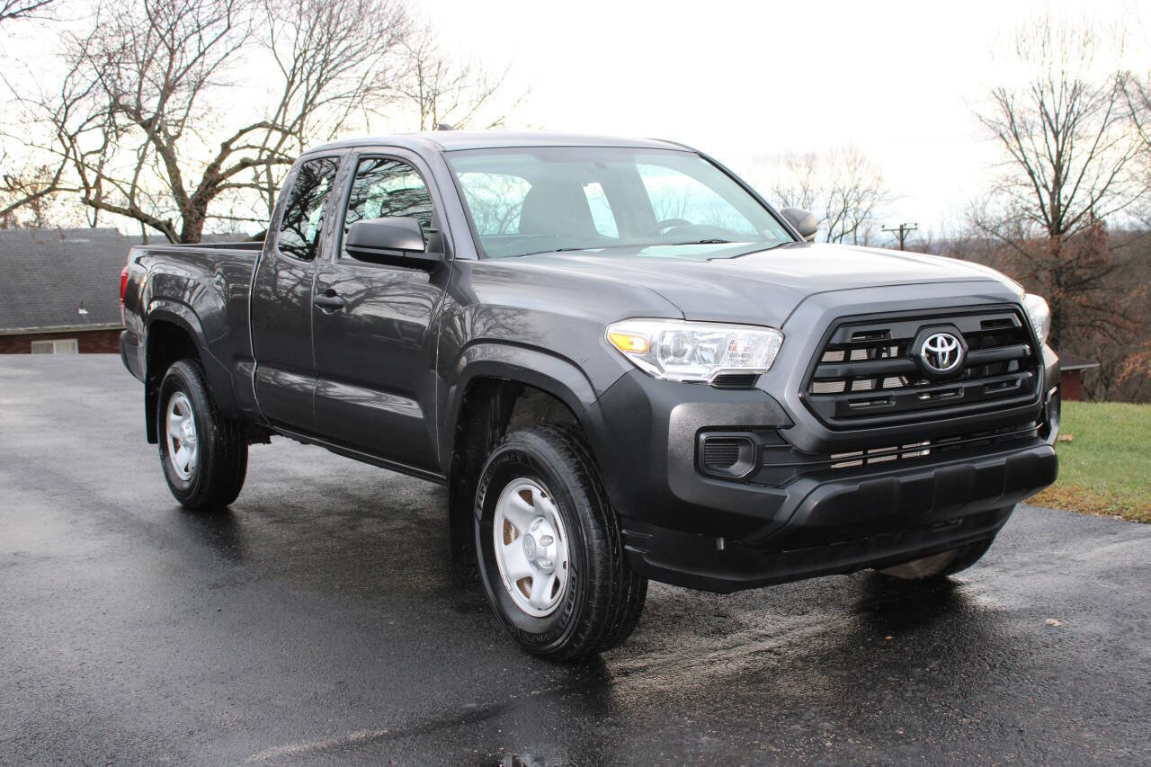 Used 2017 Toyota Tacoma 4x4 Access Cab image 1