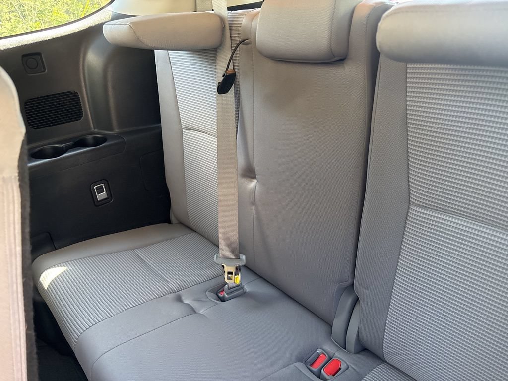 Used 2021 Toyota Highlander LE FWD image 42
