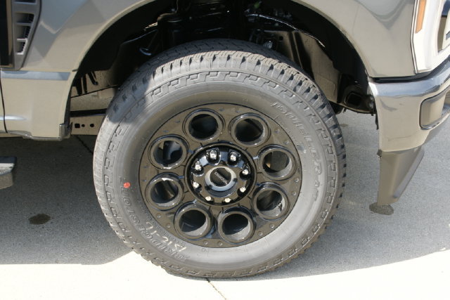 New 2026 Ford F350 XLT w/ XLT Premium Package AWD/4WD image 9