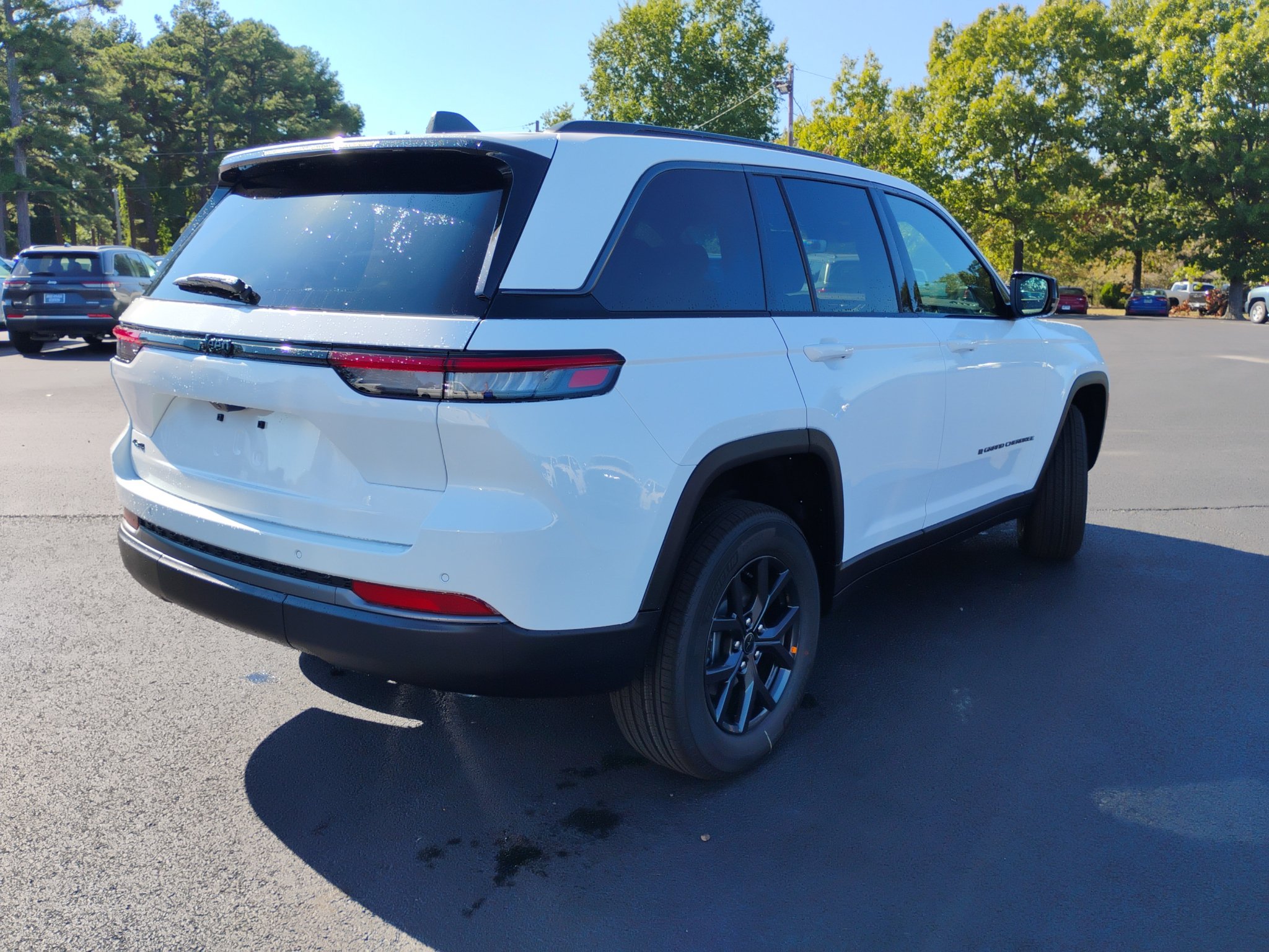 New 2027 Jeep Grand Cherokee Altitude AWD/4WD image 5