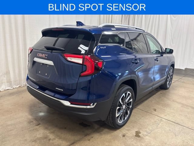Used 2022 GMC Terrain SLT w/ Infotainment Package II AWD/4WD image 5