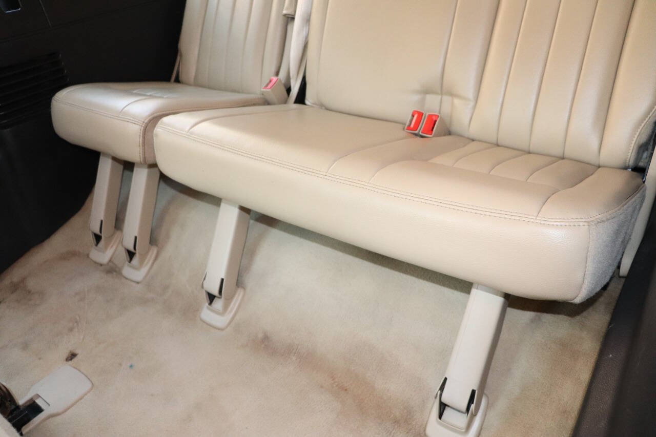 Used 2006 Lincoln Navigator Luxury RWD image 50