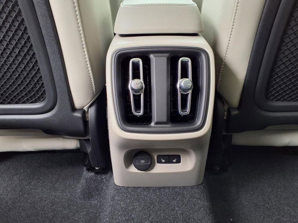 New 2026 Volvo XC40 B5 Ultra w/ Climate Package AWD/4WD image 24