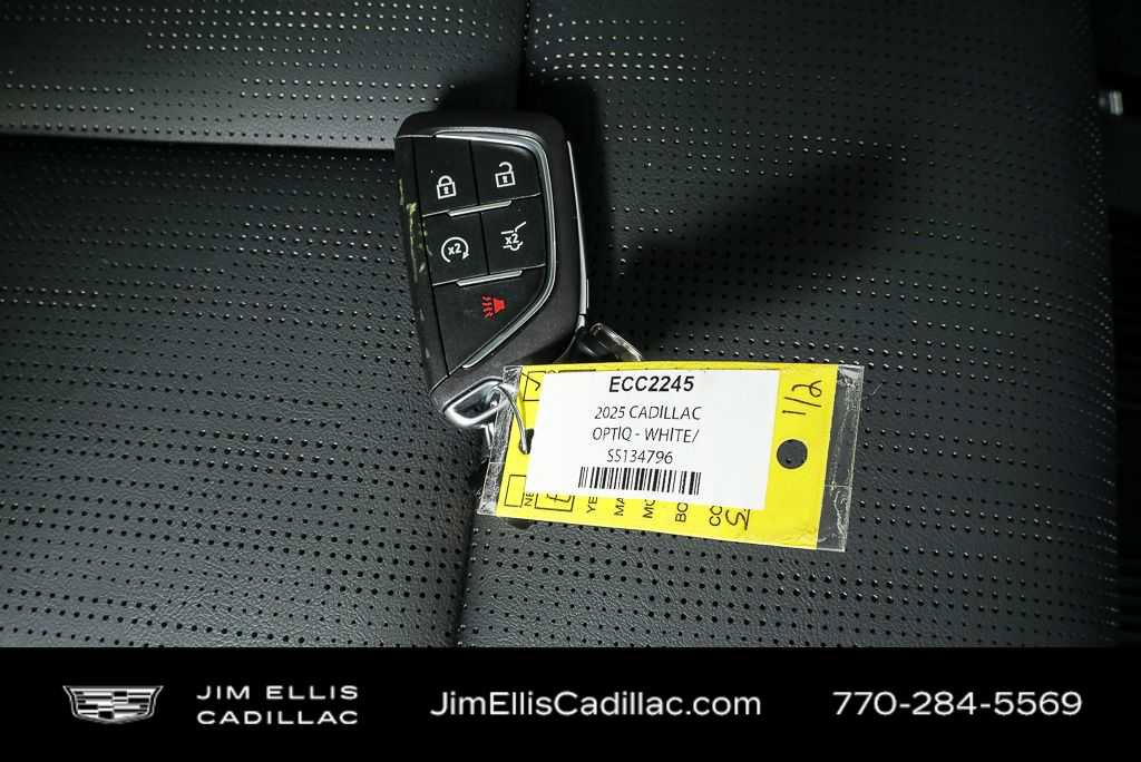 Certified 2025 Cadillac Optiq Luxury 2 w/ LPO, Floor Liner Package AWD/4WD image 25