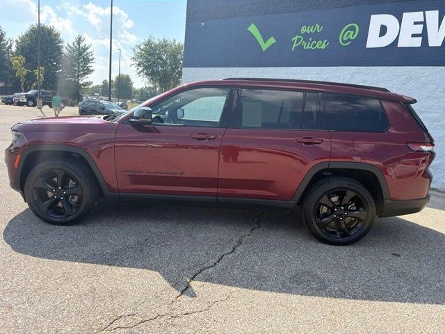 Used 2021 Jeep Grand Cherokee L Laredo AWD/4WD image 2