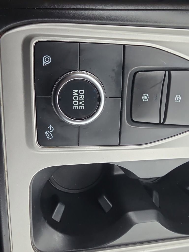 Used 2023 Ford Explorer XLT image 23