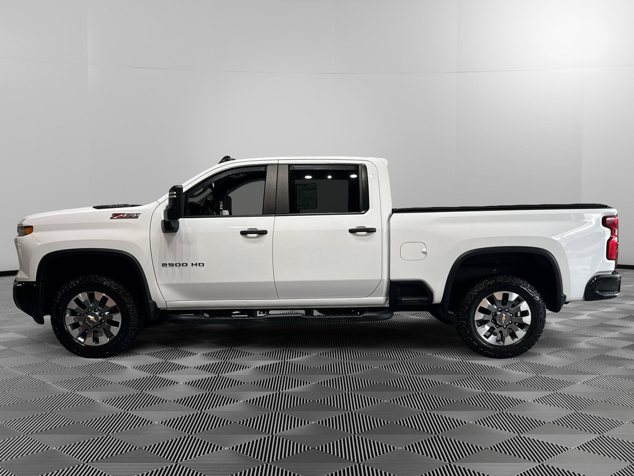 Used 2024 Chevrolet Silverado 2500 Custom w/ Custom Convenience Package AWD/4WD image 2