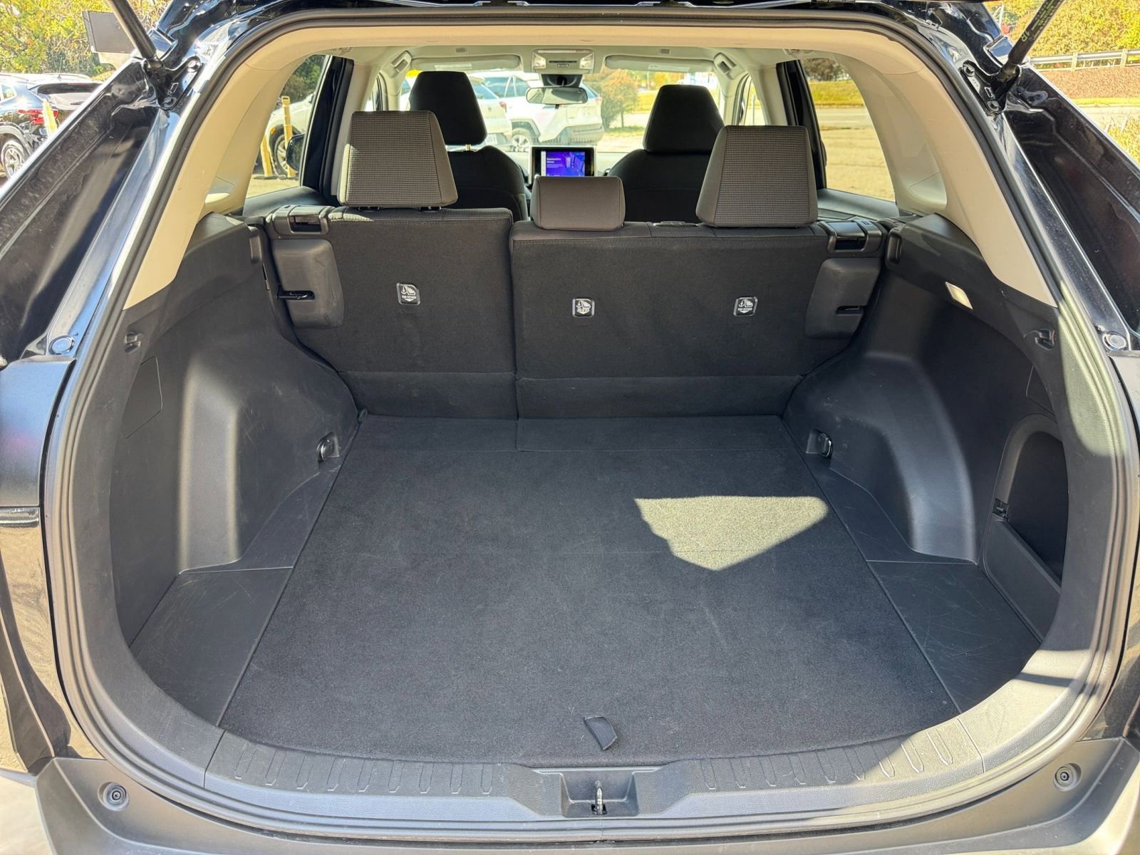 Used 2025 Toyota RAV4 LE image 25