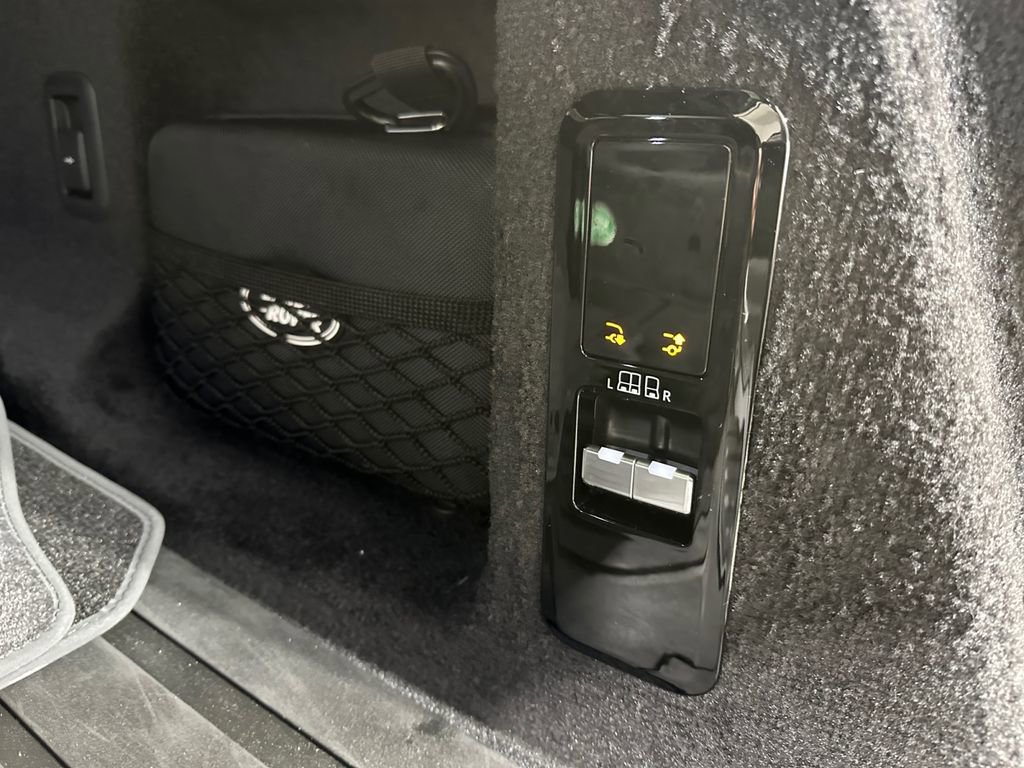 Used 2024 Land Rover Range Rover Sport SE AWD/4WD image 20