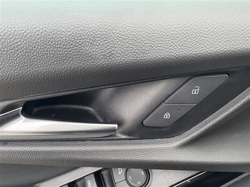 Used 2025 Chevrolet Equinox LT w/ Convenience Package II image 10