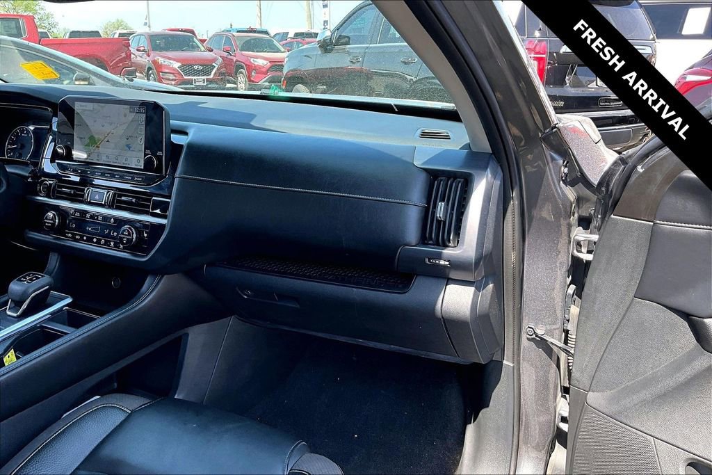 Used 2022 Nissan Pathfinder SL AWD/4WD image 26