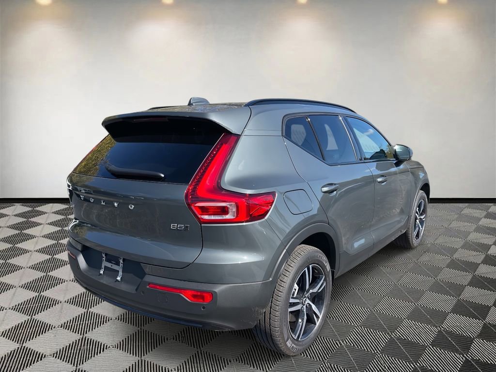 New 2026 Volvo XC40 B5 Core w/ Climate Package image 3