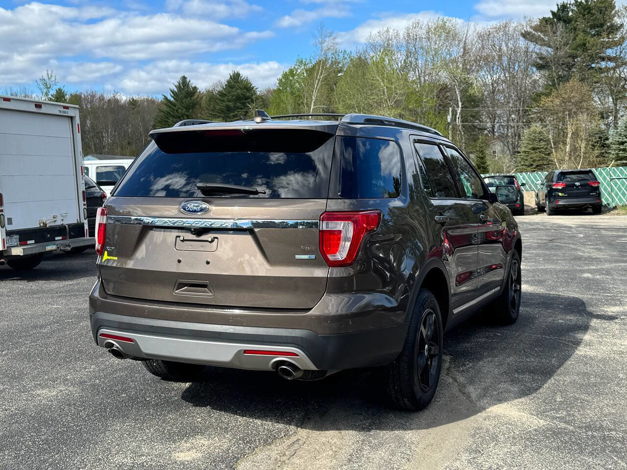 Used 2016 Ford Explorer XLT w/ Equipment Group 202A AWD/4WD image 4