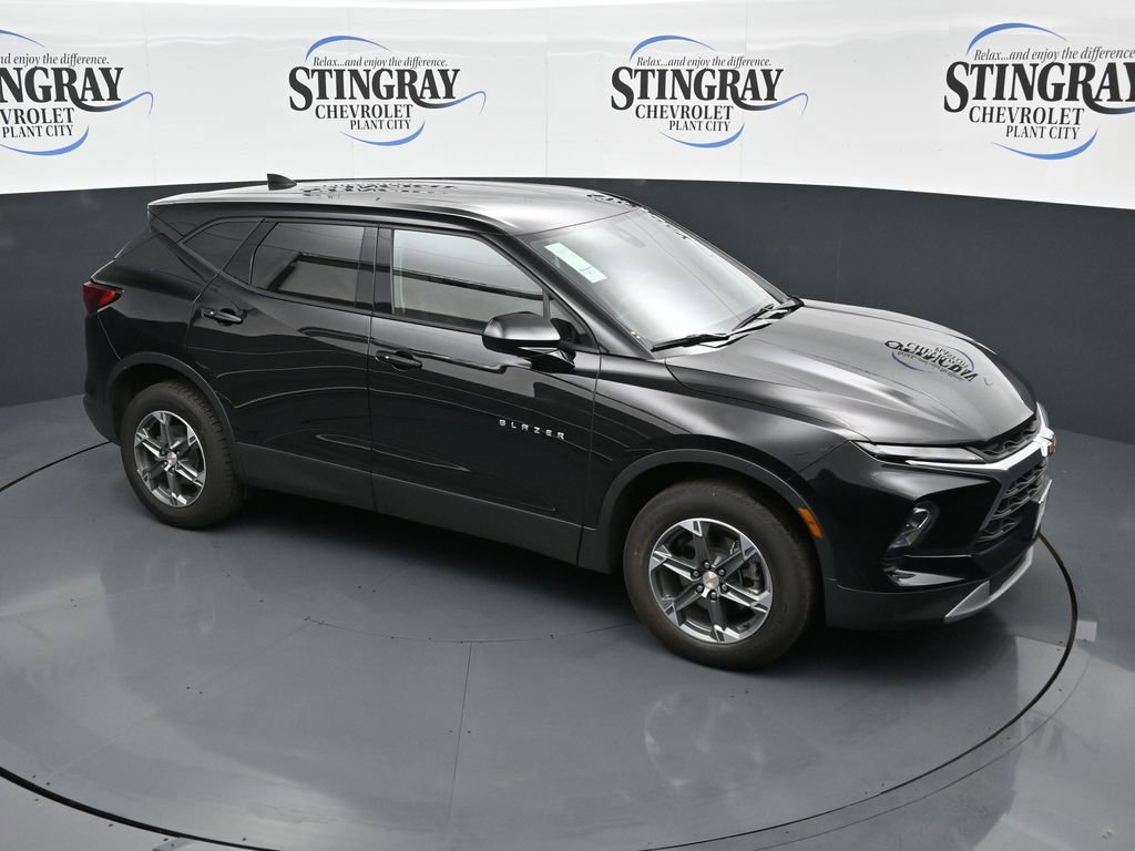 Used 2025 Chevrolet Blazer LT image 9
