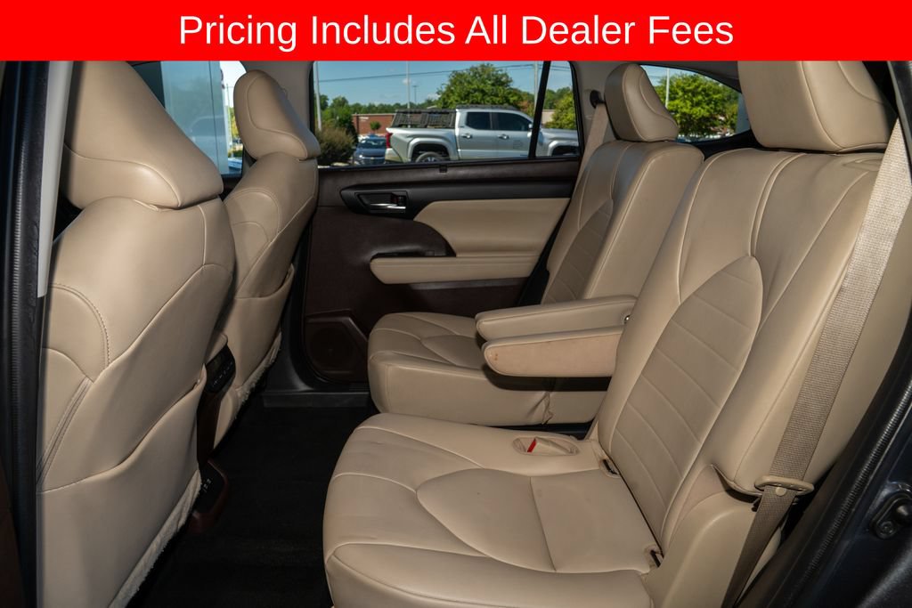 Used 2021 Toyota Highlander XLE FWD image 9