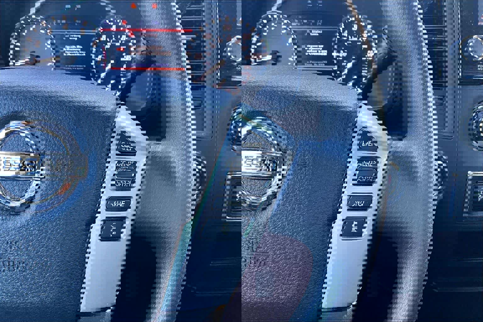 Used 2022 Nissan Titan SV image 24