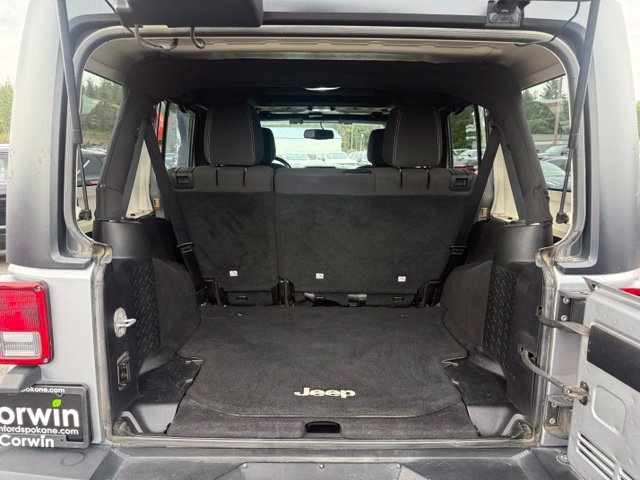 Used 2016 Jeep Wrangler Unlimited Sahara w/ Connectivity Group AWD/4WD image 16
