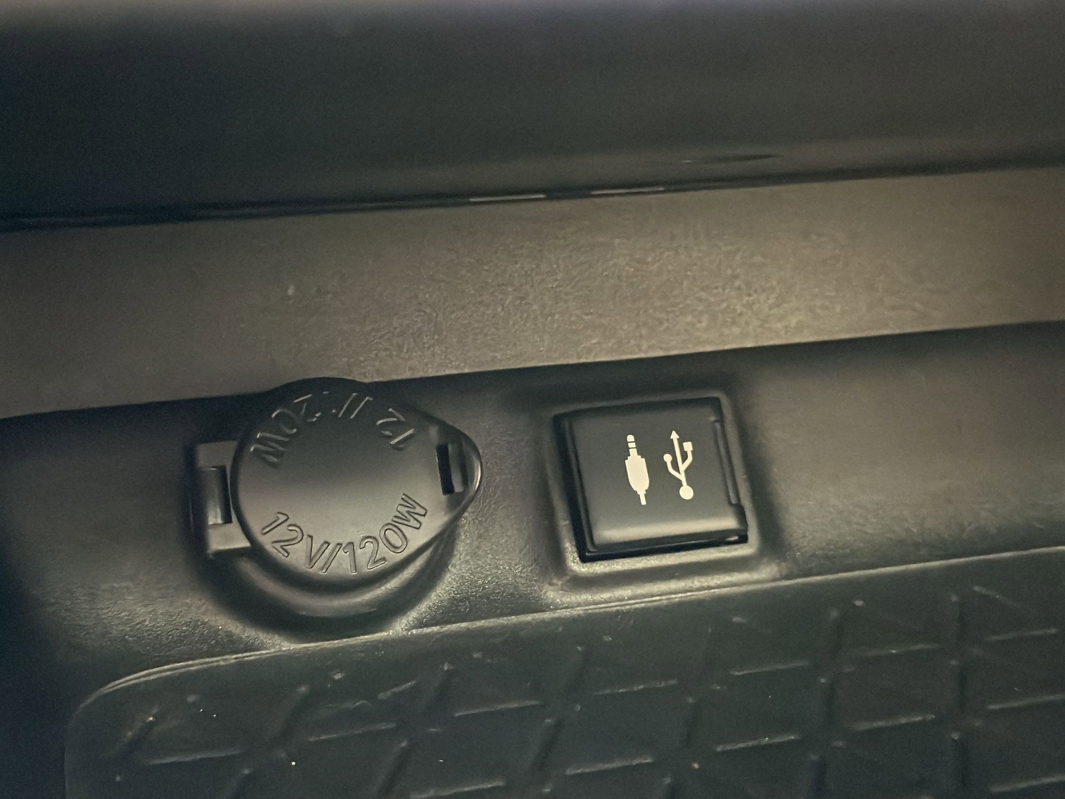 Used 2019 Toyota RAV4 XLE Premium FWD image 30