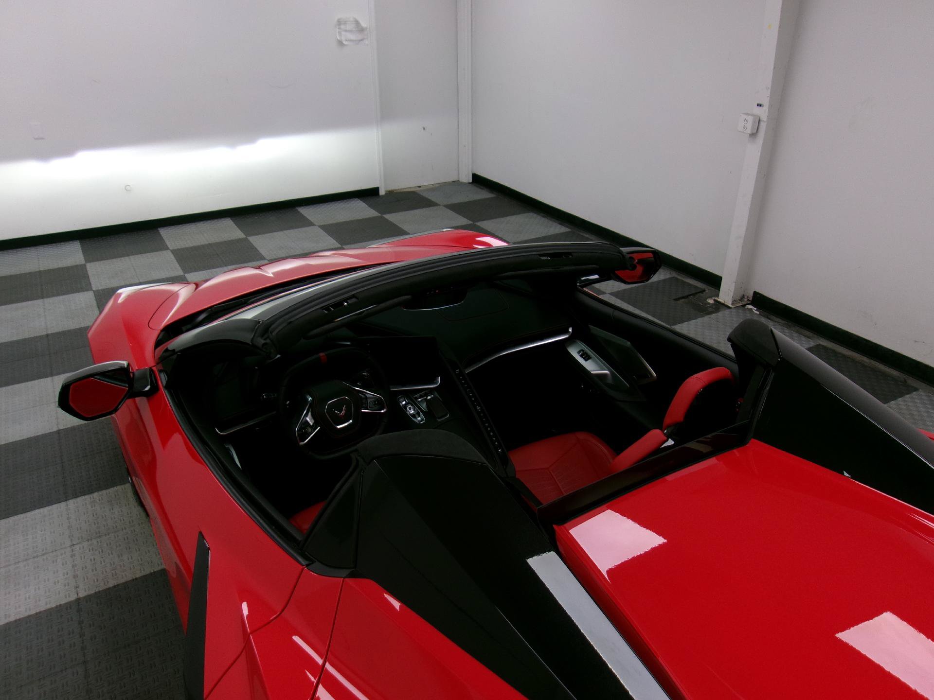 Used 2024 Chevrolet Corvette Stingray Premium Conv w/ Z51 Performance Package RWD image 4