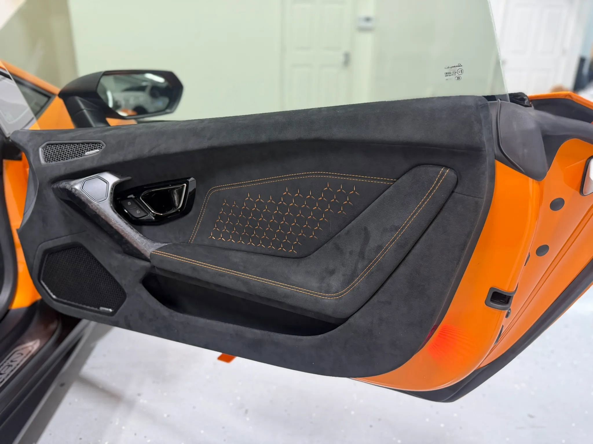 Used 2018 Lamborghini Huracan Performante AWD/4WD image 37