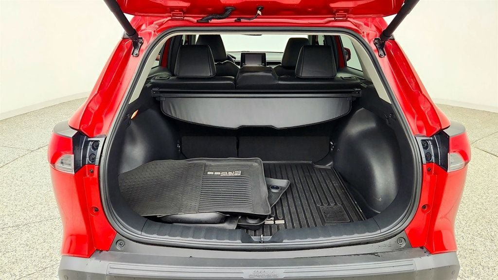 Used 2022 Toyota Corolla Cross XLE w/ Convenience Package FWD image 21