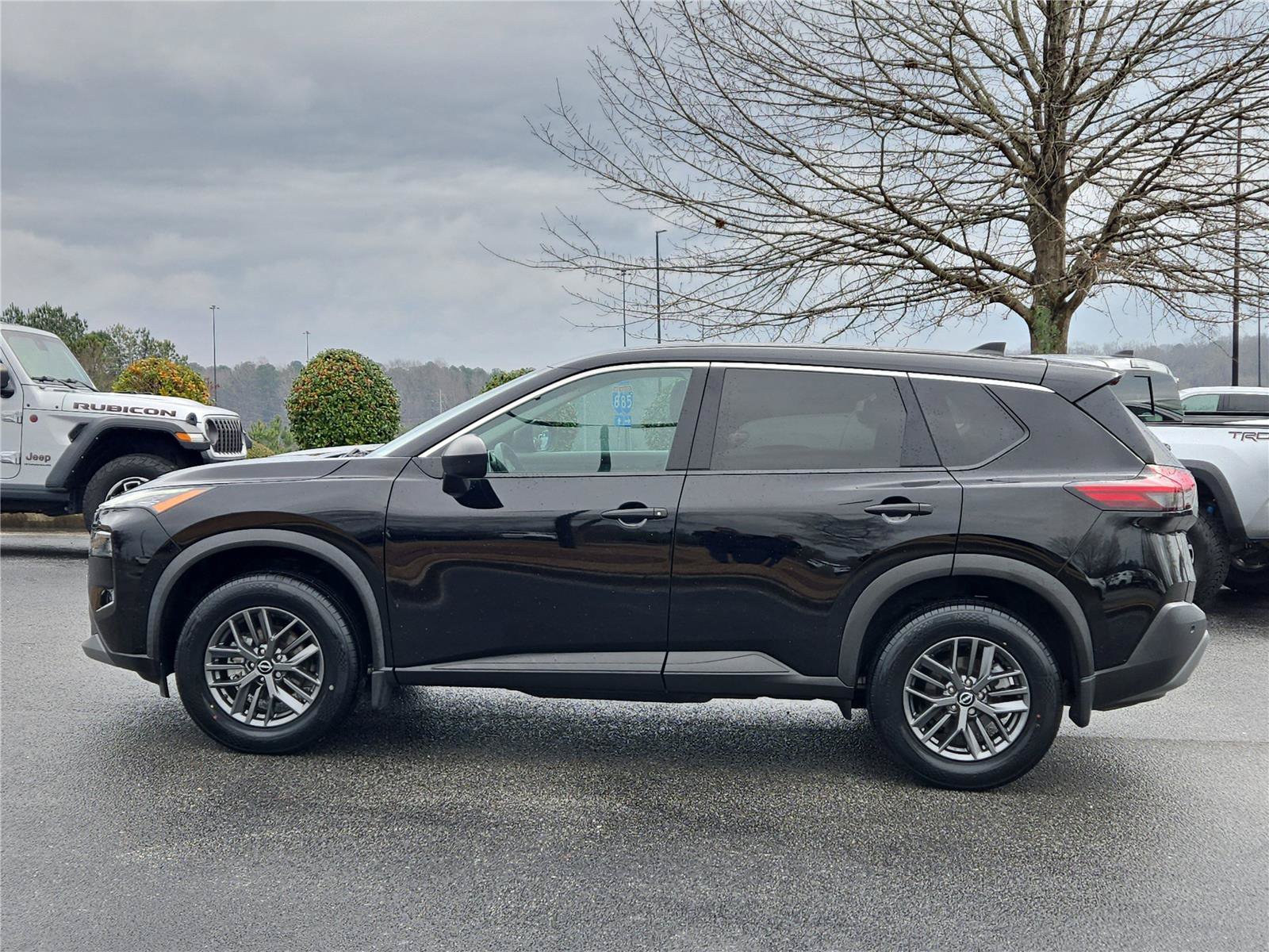 Used 2023 Nissan Rogue S FWD image 12